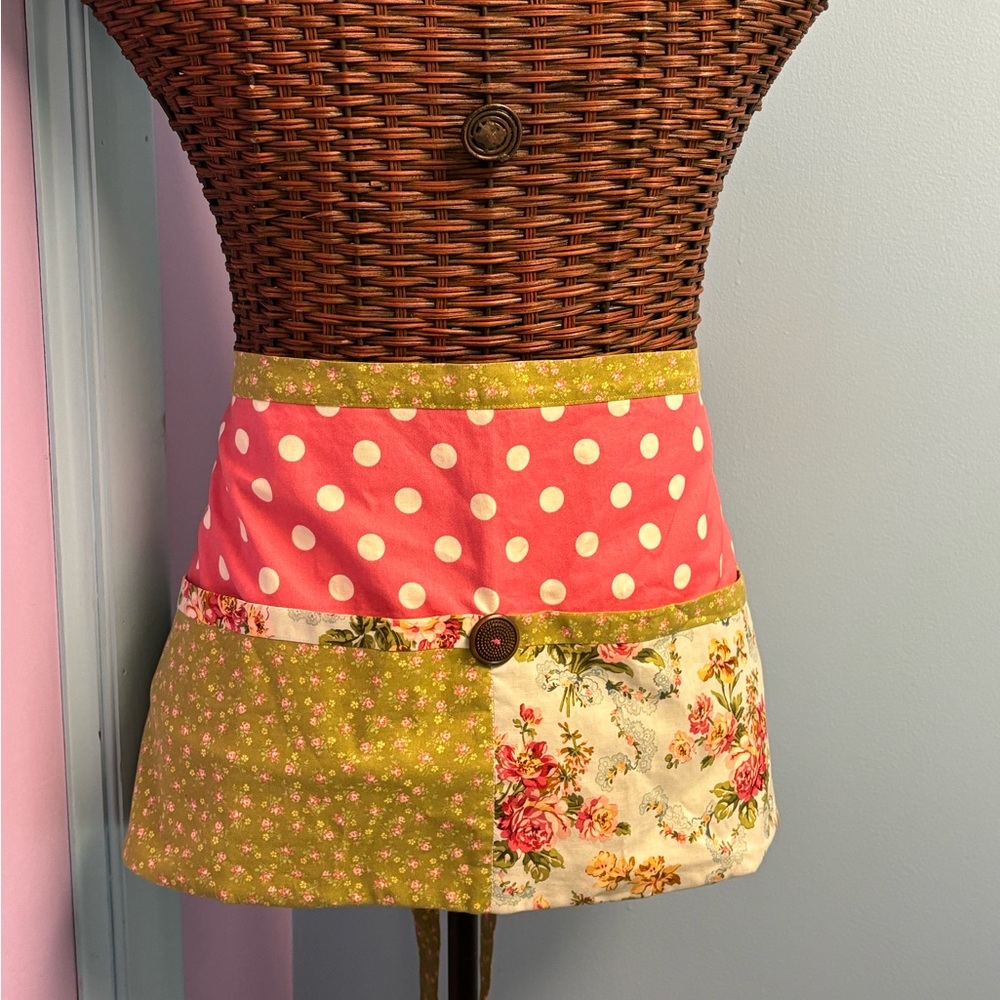 New & Boutique Handmade 1/2 Apron with Pockets Shabby Chic Floral & Polka Dots